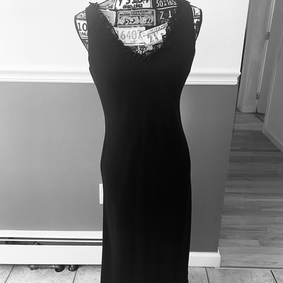 Jones New York Dresses & Skirts - JONES NEW YORK black sleeveless dress.